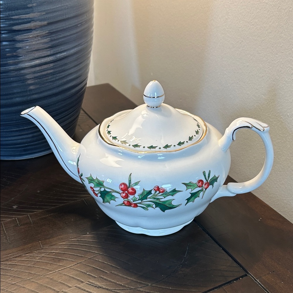 Vintage A Cup of Christmas Tea Teapot by Waldman House.